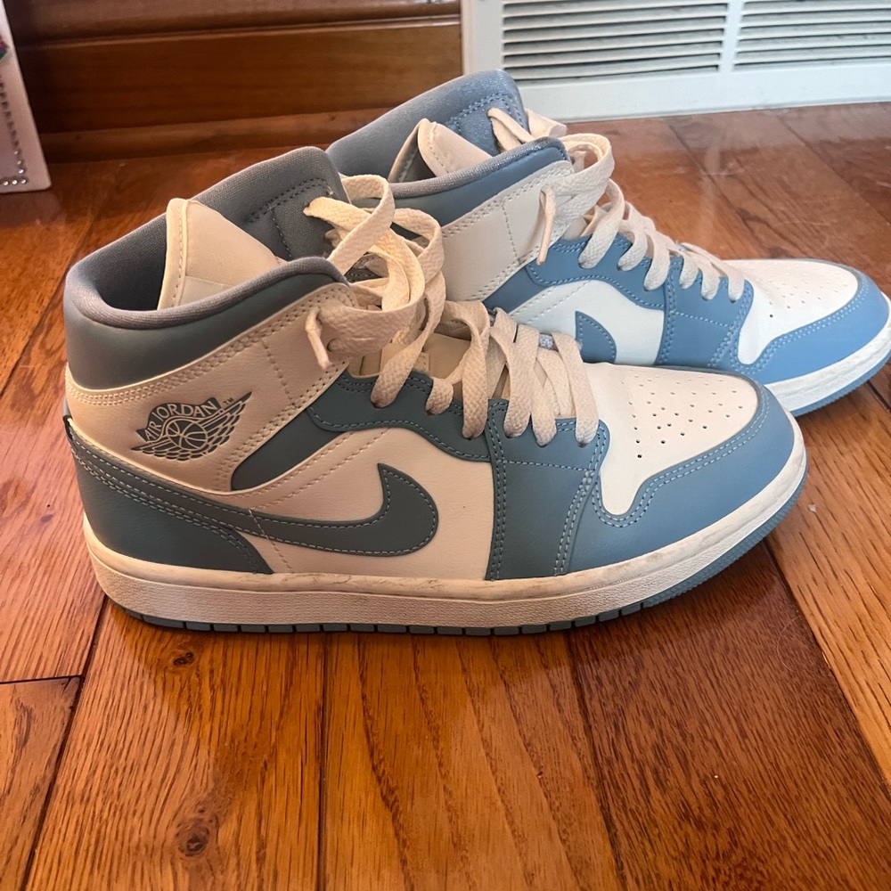 jordan 1s university blue